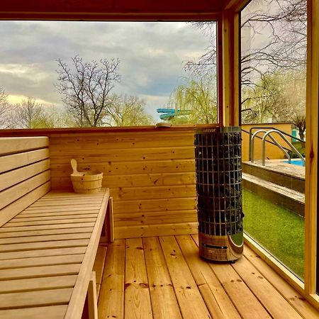 Player'S Pool&Rooms Вонярквашеги Екстериор снимка