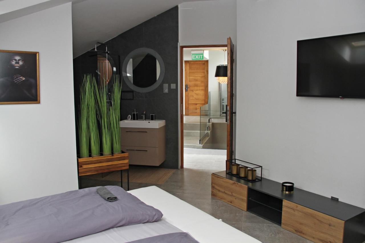 Player'S Pool&Rooms Вонярквашеги Екстериор снимка